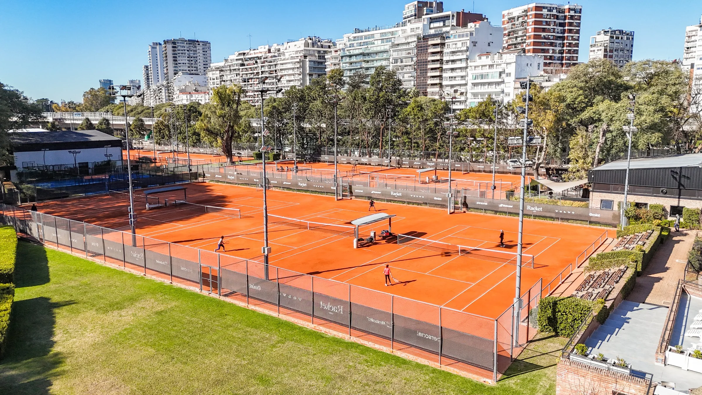 Vista aérea de las canchas de tenis — Racket Club